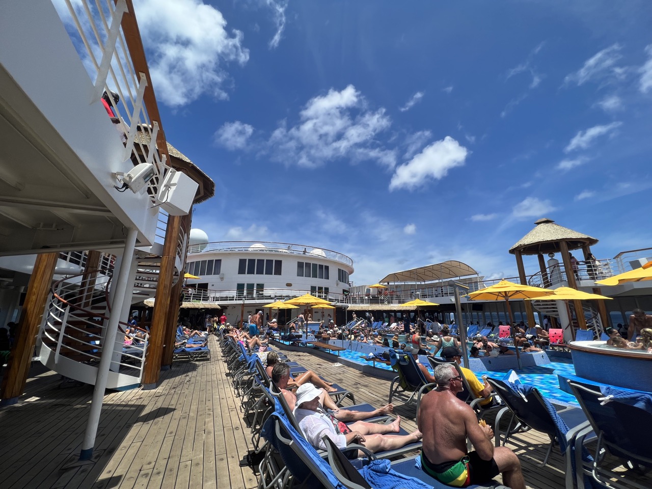 Terrasse de piscine Carnival Ecstasy